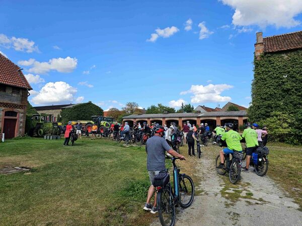 Rundfahrt Grenzenlos mit dem Fahrrad 2025, Gutshof Seggerde