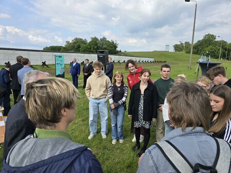 Schülerprojektwoche 2025, abschließende Worte am Grenzdenkmal
