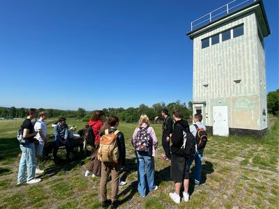 Jugendliche Grenzdenkmal Hötensleben